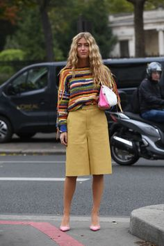 look feminino com short - short jeans- bermuda ciclista- short clochard- short de linho- looks inspiração com short